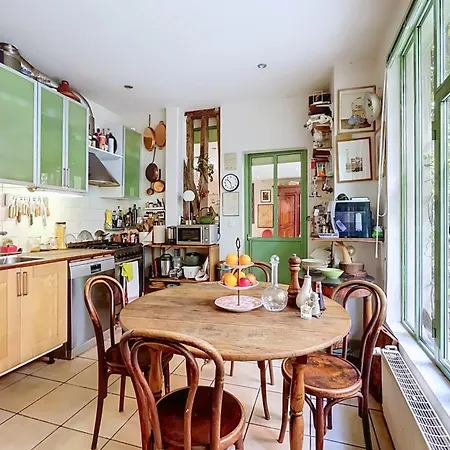 Charming House Near Buttes-chaumont Tatil Evi Paris